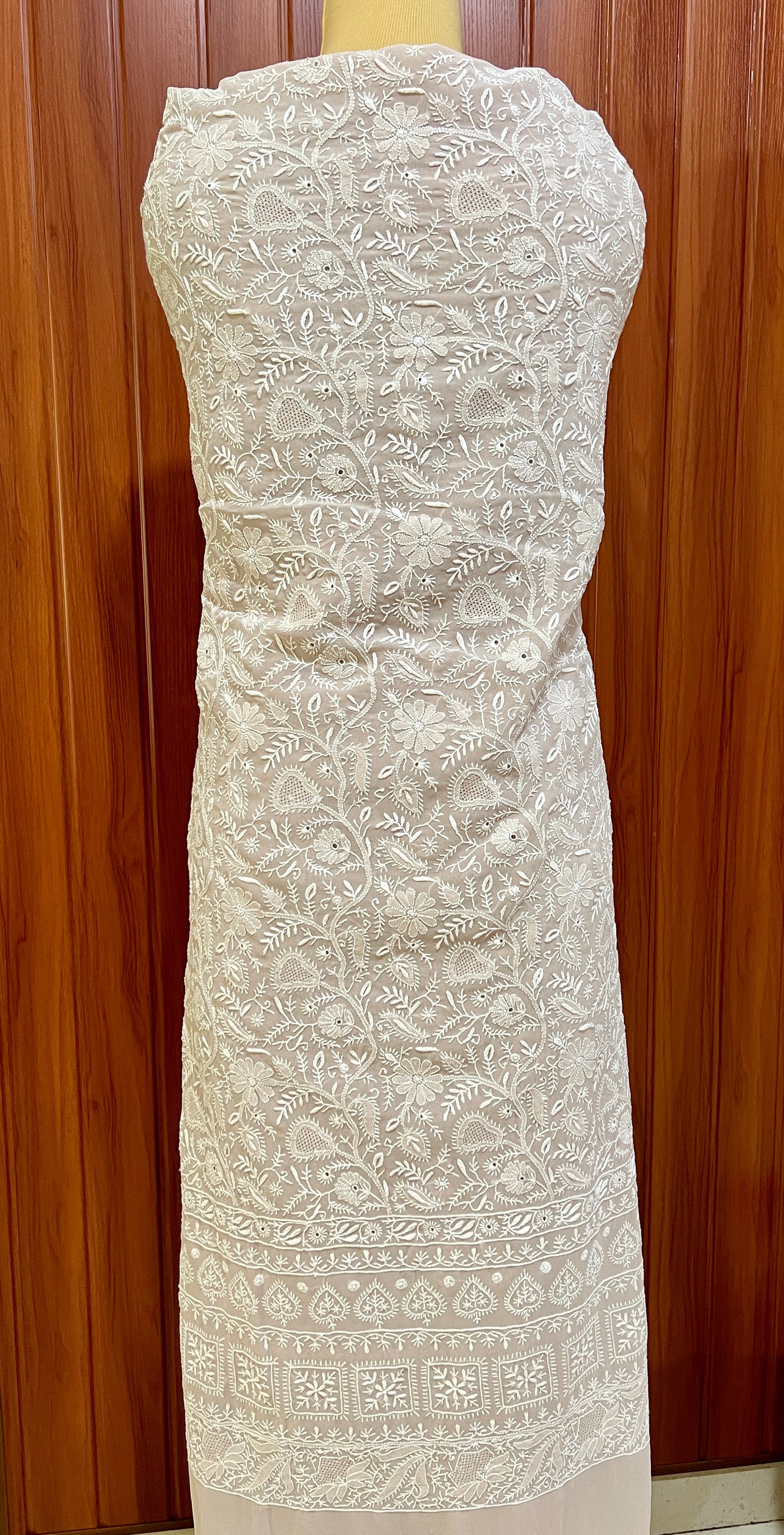 Suhaan 3 taar Chikankari front and back embroidered kurta and dupatta